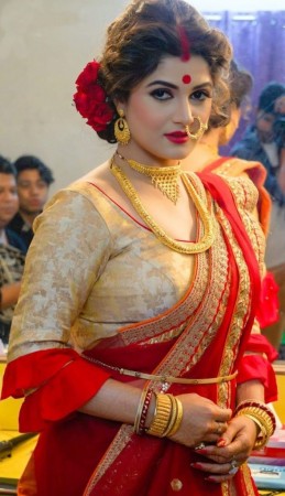 This Bengali actress shares traditional look on Instagram, Checkout here