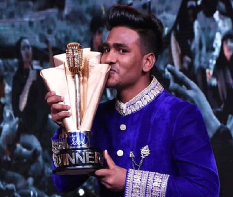 'Indian Idol 11' के विजेता सनी हिंदुस्तानी को ट्रॉफी और प्राइज मनी के साथ मिला ये बड़ा मौका