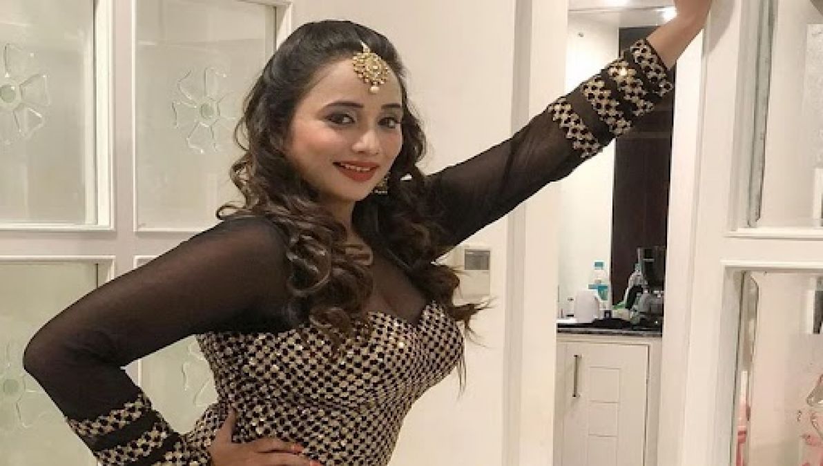 Rani Chatterjee's smile in black dress crazy fans