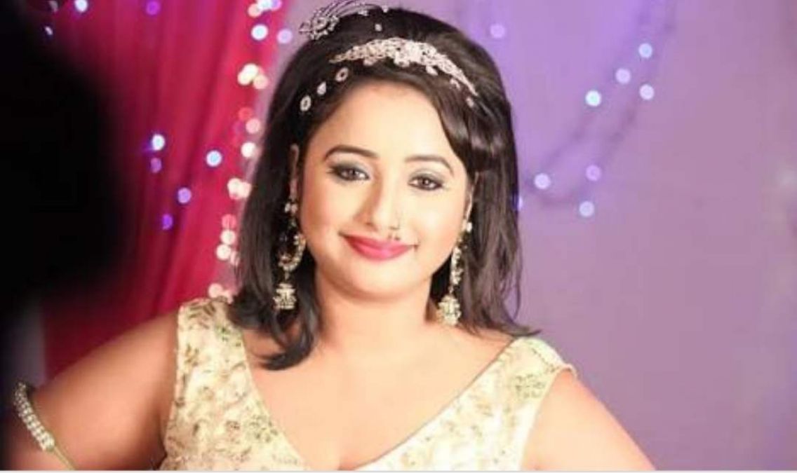 Rani Chatterjee's little fan asks her for autograph, super cute video goes viral