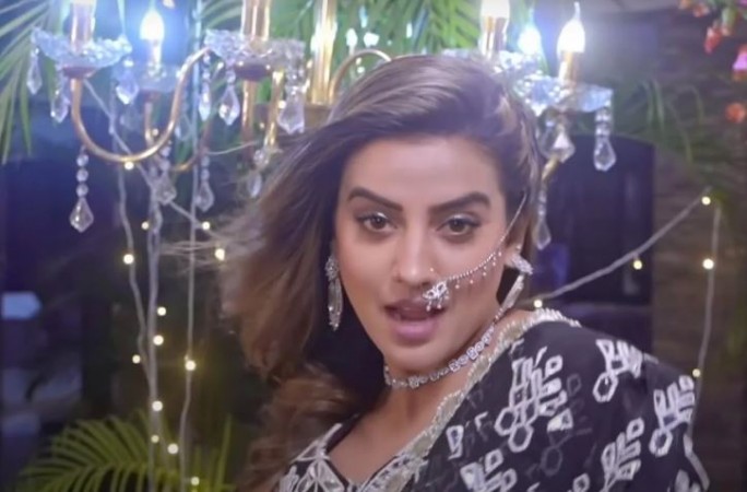 Akshara Singh's performance in Asha Bhosle's Bhojpuri song stuns everyone