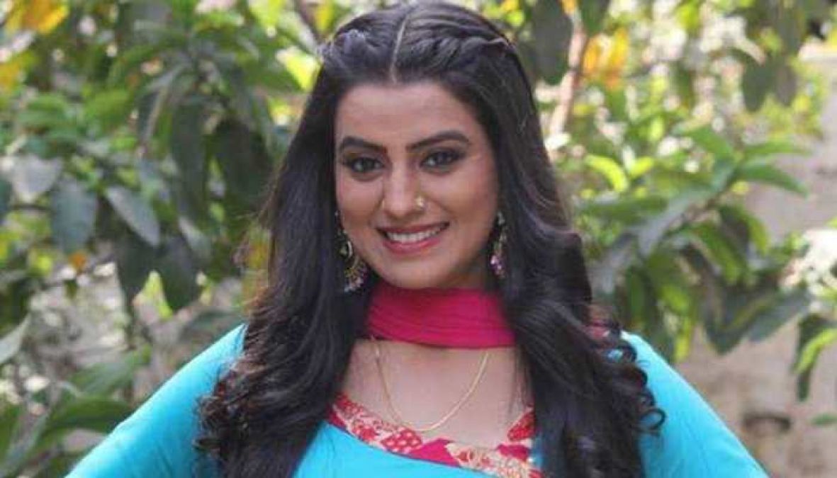 Akshara Singh had a lot of fun with Pawan Singh, Video creates havoc on