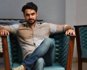'Kilometer and Kilometer' teaser out, Tovino Thomas teaches the value of a relationship