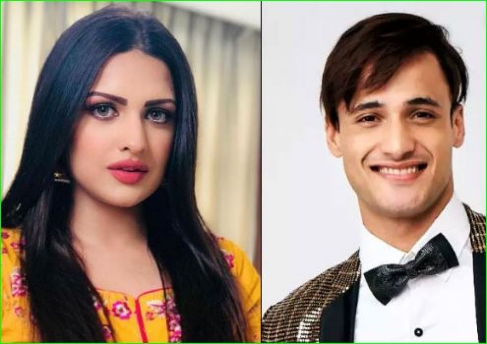 This ex-contestant slams Himanshi Khurana, says 'She is fooling Asim...'