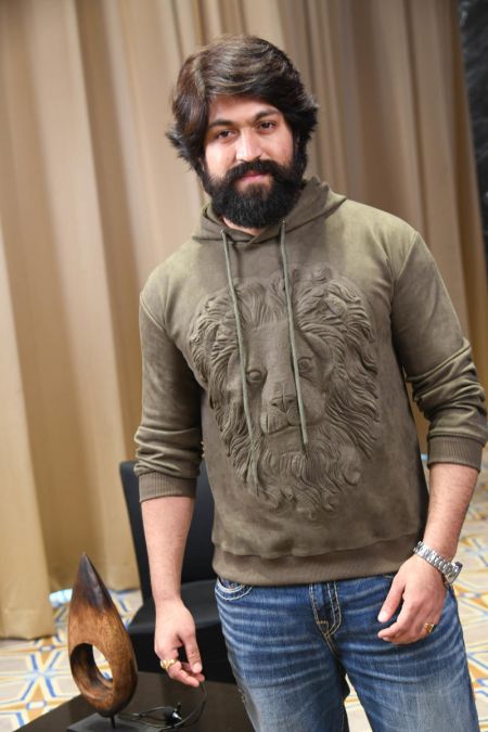 KGF actor Yash shared picture with his wife