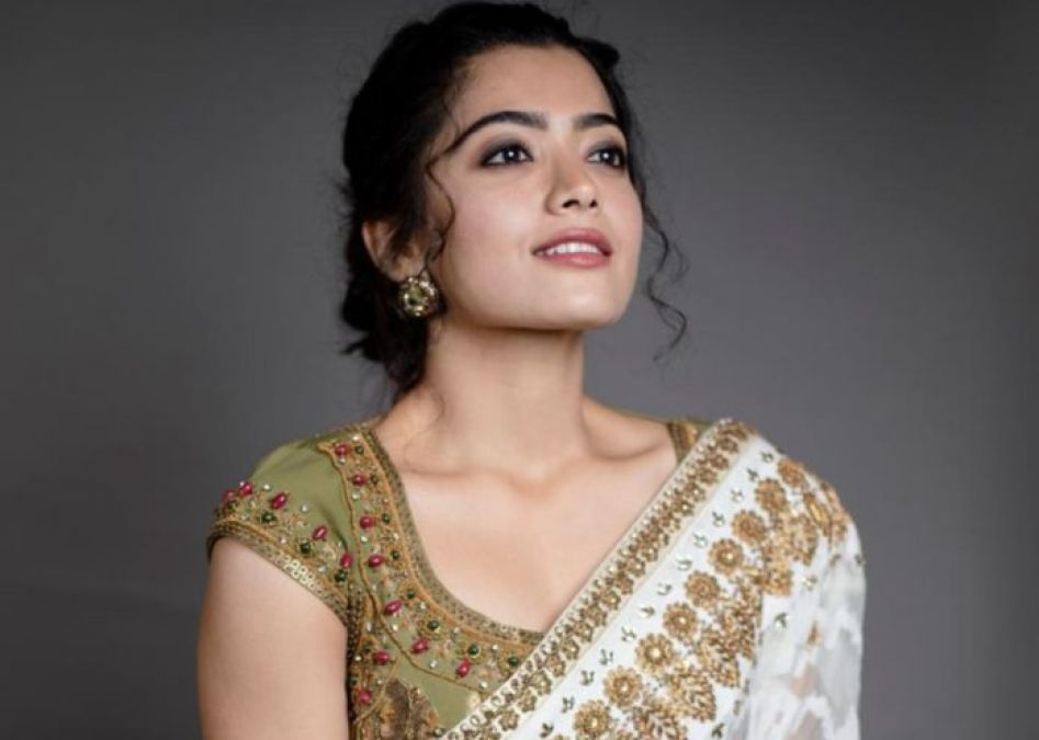 VIDEO: Rashmika Mandana forgets to wear a mask before exiting, this happened!