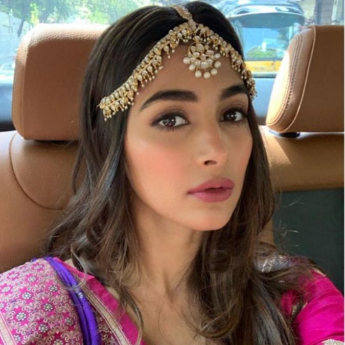 Pooja Hegde  shares a stunning selfie, check it out here