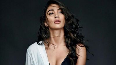 Pooja Hegde  shares a stunning selfie, check it out here