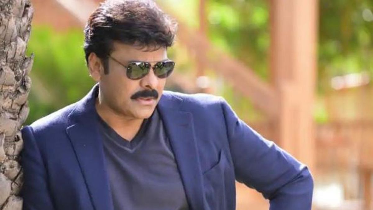 Megastar Chiranjeevi saw at the airport in this style