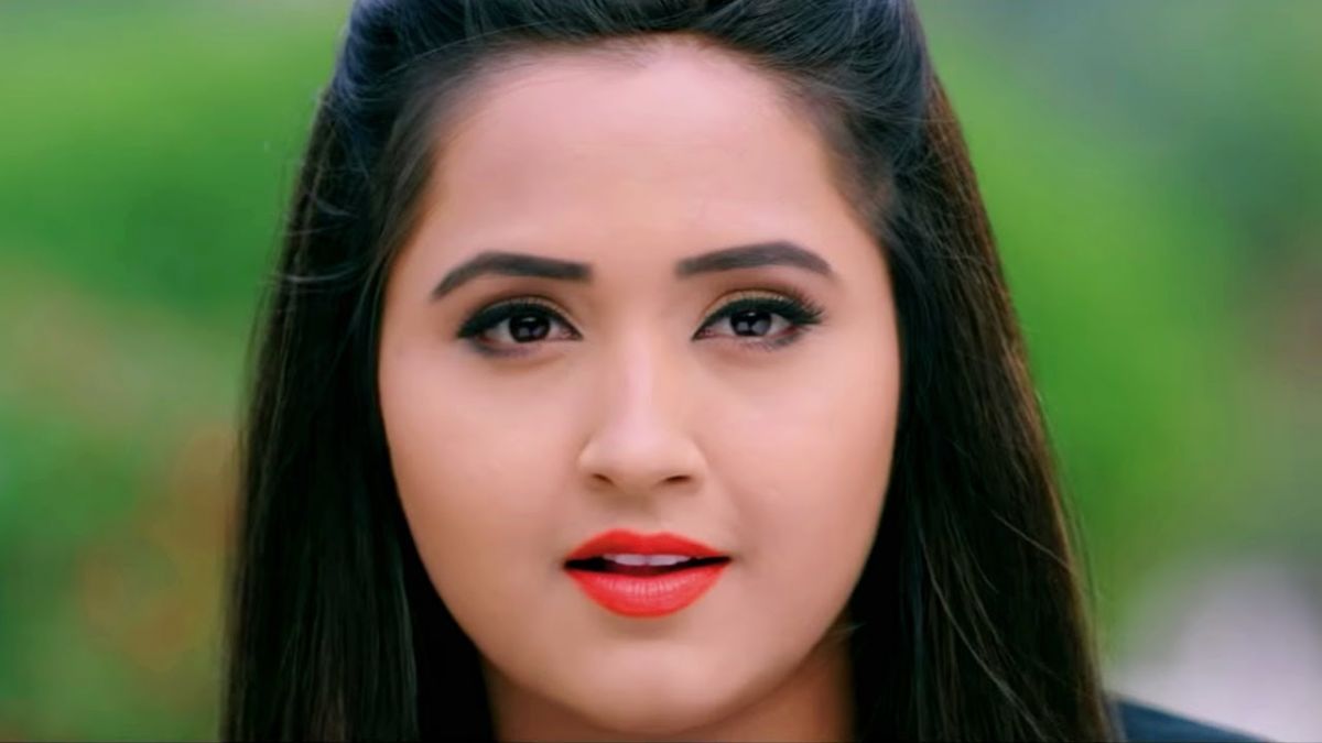 Sexy Kajol Ki Video - Kajal Raghavani' gives hot bedroom Scenes for this Song, check out ...