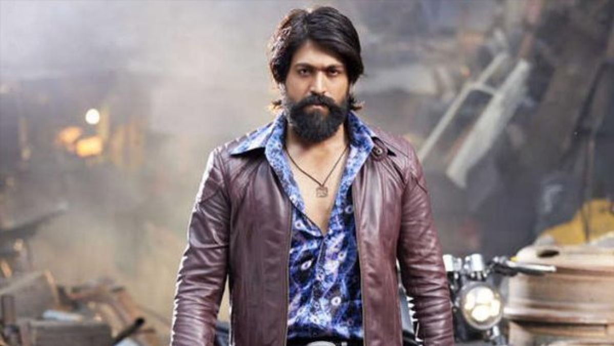 KGF CHAPTER 2's brilliant poster surfaced, know who will be the villain