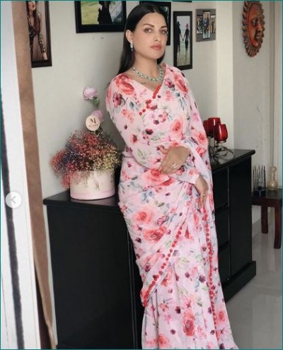 Himanshi Khurana creates panic by wearing pink saree