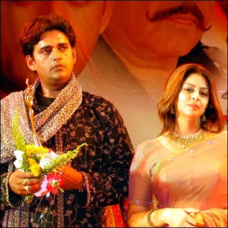 Ravi Kishan is crazy about the beauty of Nagma