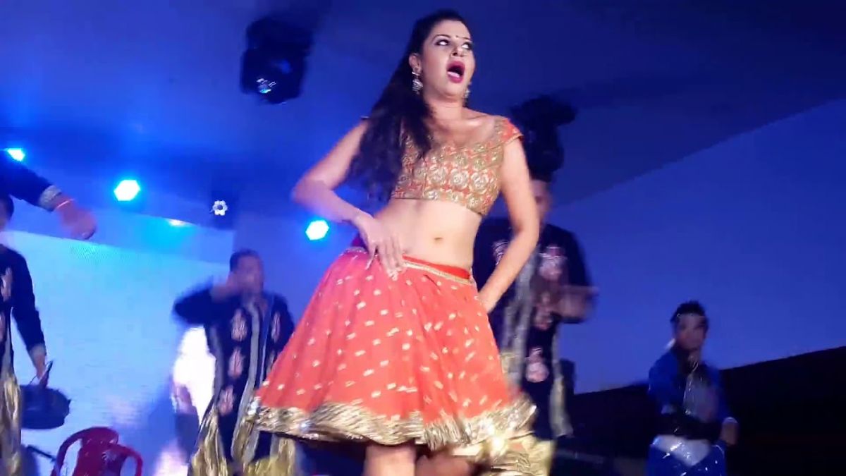 1200px x 675px - Sambhavna Seth's sexy dance video is trending! | News Track Live ...