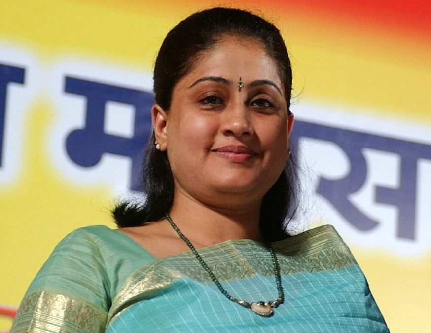 Vijayashanti to come on the silver screen with Mahesh Babu?