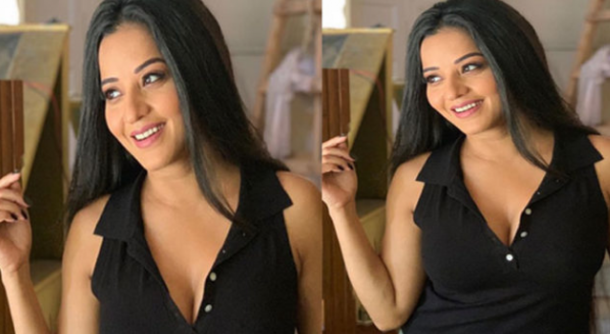 Monalisa once again shares these hot photos with fans