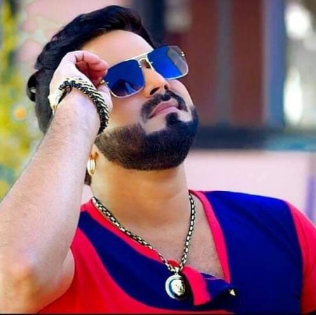 Pawan Singh showed star power, song going viral