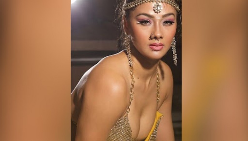 Namrata added a dash of glamor by wearing Indian jewelery on a bikini.