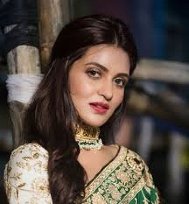 This stylish photo of actress Priyanka goea viral on internet