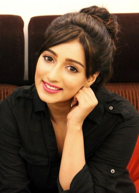 Actress Sayantika shares her stylish look on social media