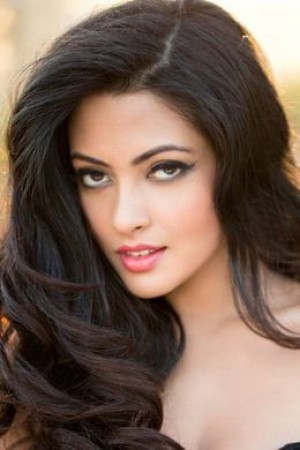 Actress Riya Sen set fire on Internet with beautiful green color outfit