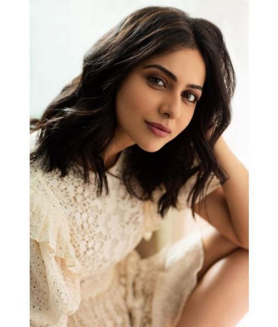 Rakul Preet's looted hearts of fans, said this by sharing photos