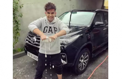 This Punjabi singer washing his car, photo went viral