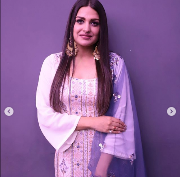 Himanshi Khurana shares her new pictures amid lockdown