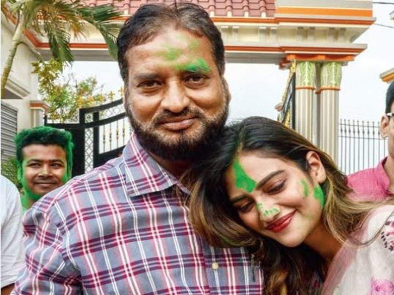 Nusrat Jahan's photo with the child goes viral