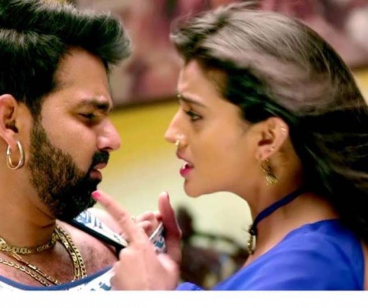 This song of Pawan Singh and Akshara Singh creates buzz on the Internet, watch video here