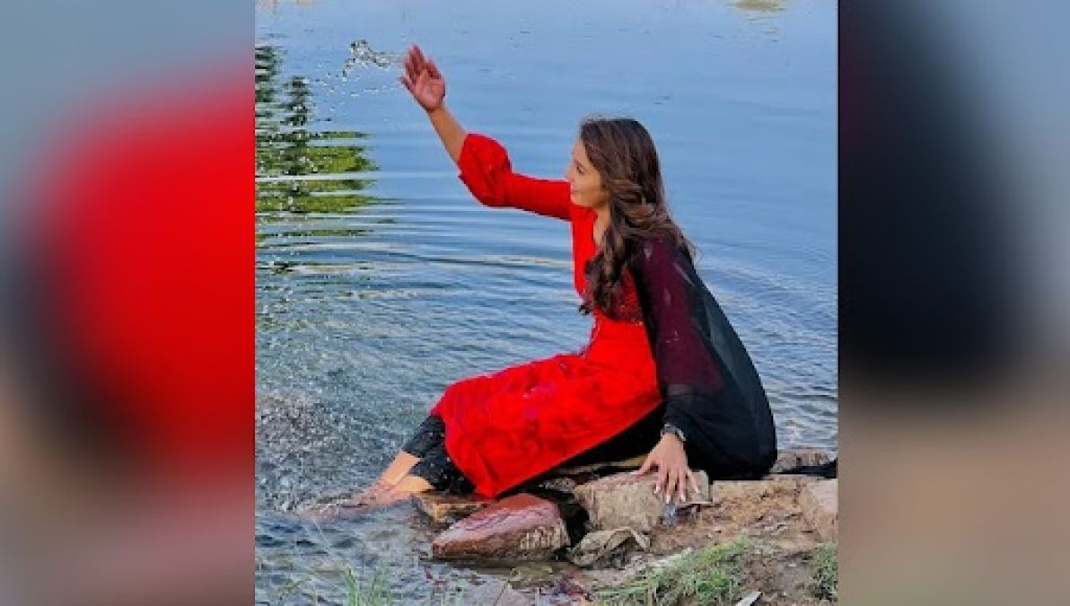 Zoya Khan is seen enjoying nature on the banks of the valley