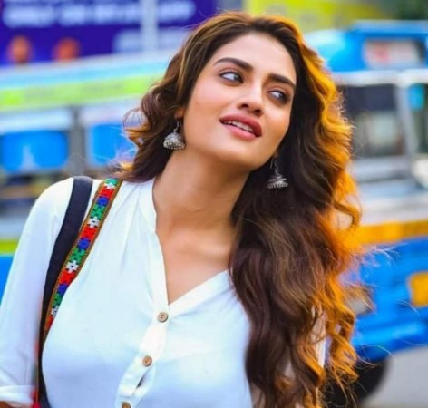 Actress Nusrat Jahan shares latest picture in different style