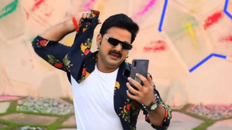 These songs of Pawan Singh and Khesari clash on YouTube