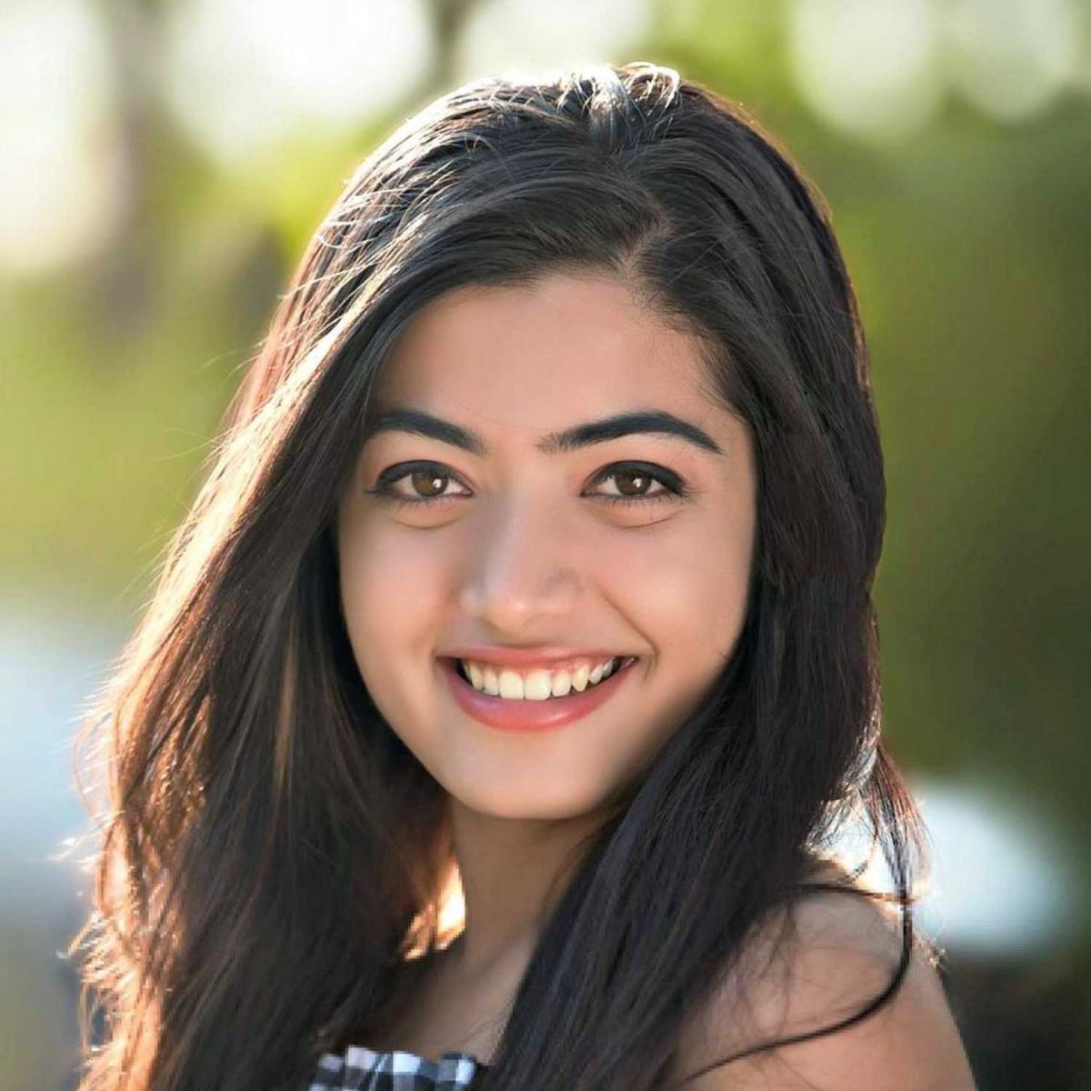 South star Rashmika Mandanna shares a goofy selfie face