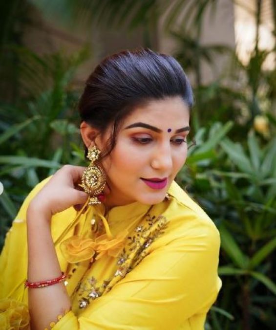 Sapna Choudhary's desi look in saree looted the heart of the fans, watch photos