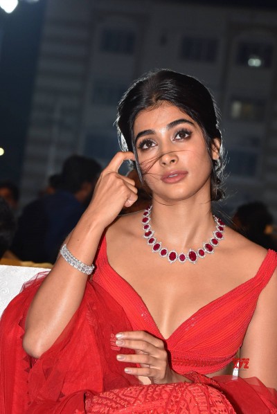 Pooja Hegde’s Instagram account hacked, the actress wrote on Twitter