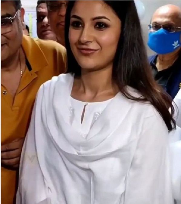 Shehnaaz Gill inaugurates Brahma Kumari Hospital, katrina of Punjab is even more beautiful in white clothes