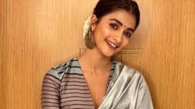 Fans aks Pooja Hegde to apologize for trolling this actress