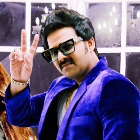 Pawan Singh's song is going on a blast, see here