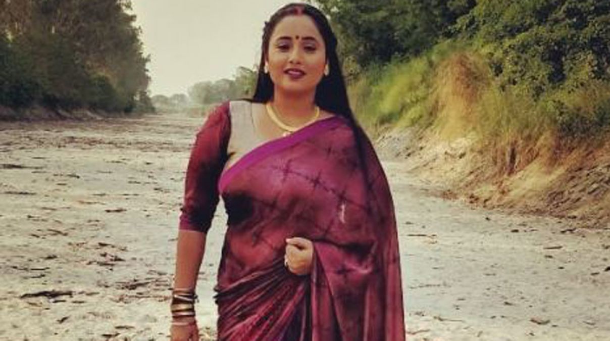 Rani Chatterjee shared a beautiful photo wearing a red saree