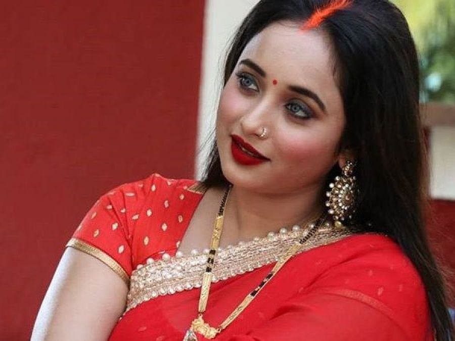 Rani Chatterjee shared a beautiful photo wearing a red saree