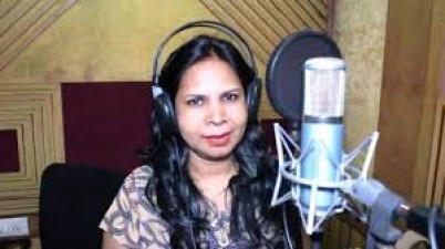 भोजपुरी  के इस गीत में अपने मधुर आवाज मोहन राठौड़ और इंदु सोनाली ने मिलकर दी है