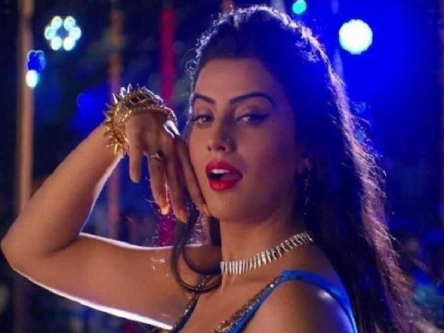Akshara Singh's hot looks and killers poses made fans crazy!
