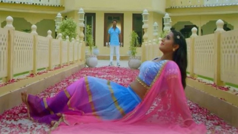 Khesari Lal Yadav falls in love with this famous actress, video goes viral