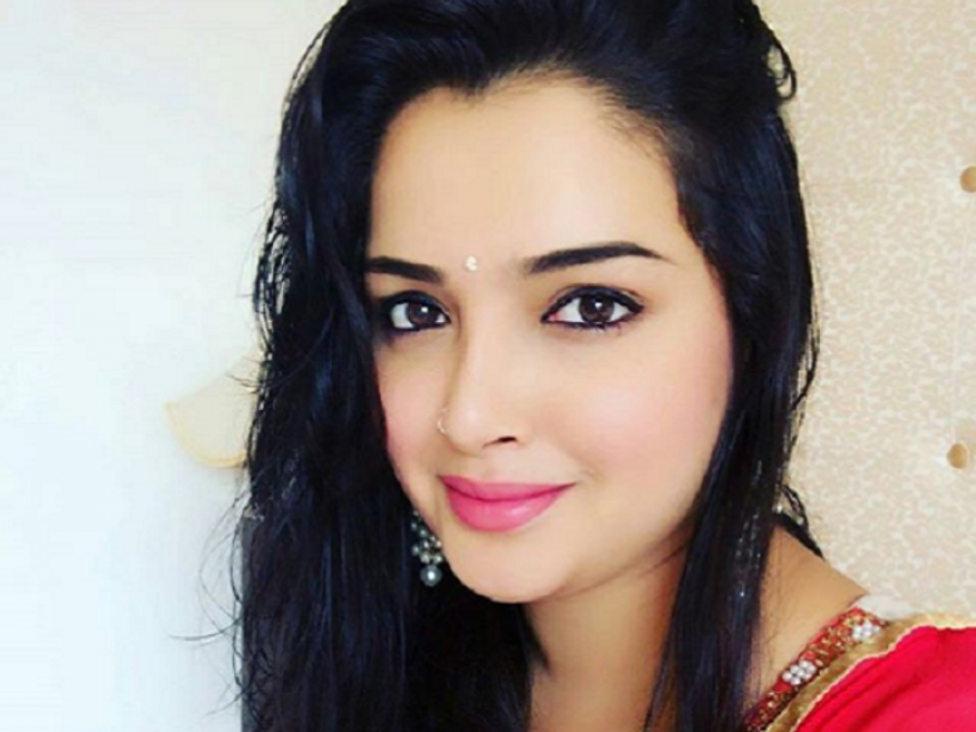 Bhojpuri actress Amrapali Dubey created rage on the internet, said - 'Sir please take shoot soon…'