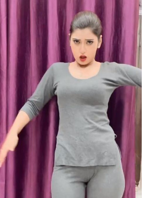 Akanksha Dubey's dance video goes viral on internet, comments section to be stopped