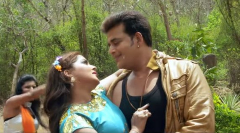 This great song from 'Shahanshah' went viral on social media