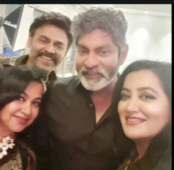 Chiranjeevi holds party for 80s actors, photos go viral