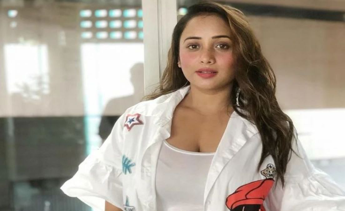 Fans go crazy for Rani's beautiful style at airport