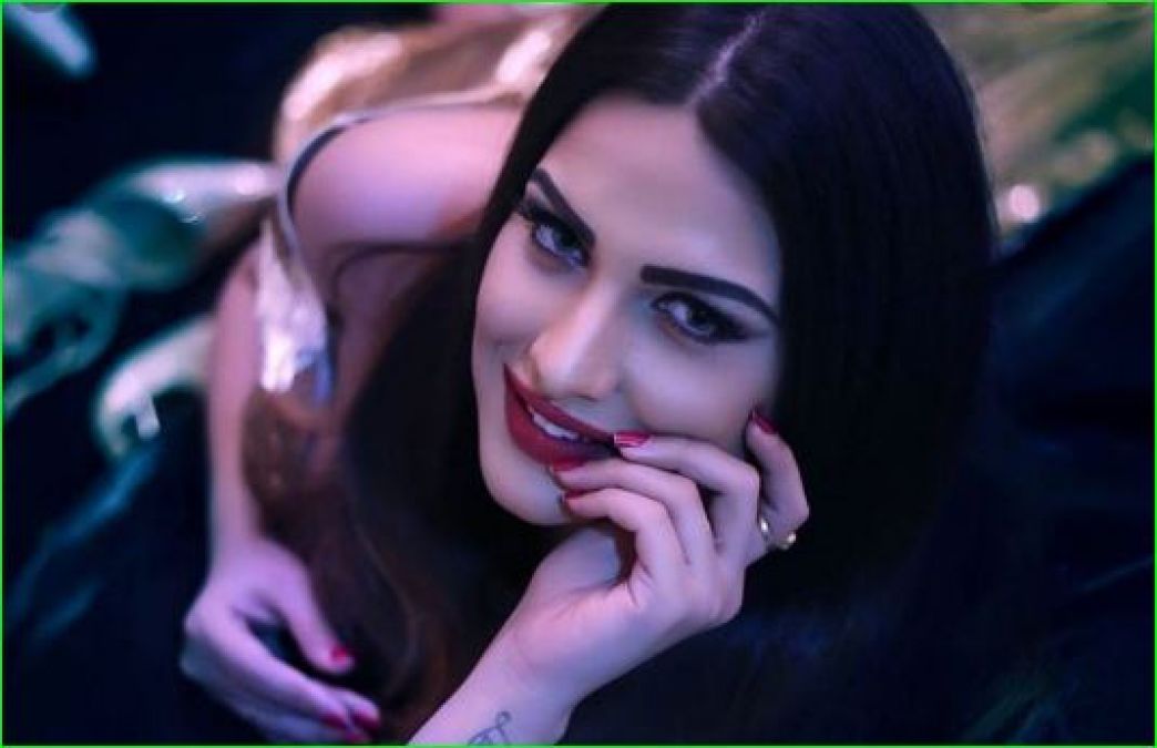 Himanshi Khurana has been a Miss Ludhiana singer, sings a song with acting